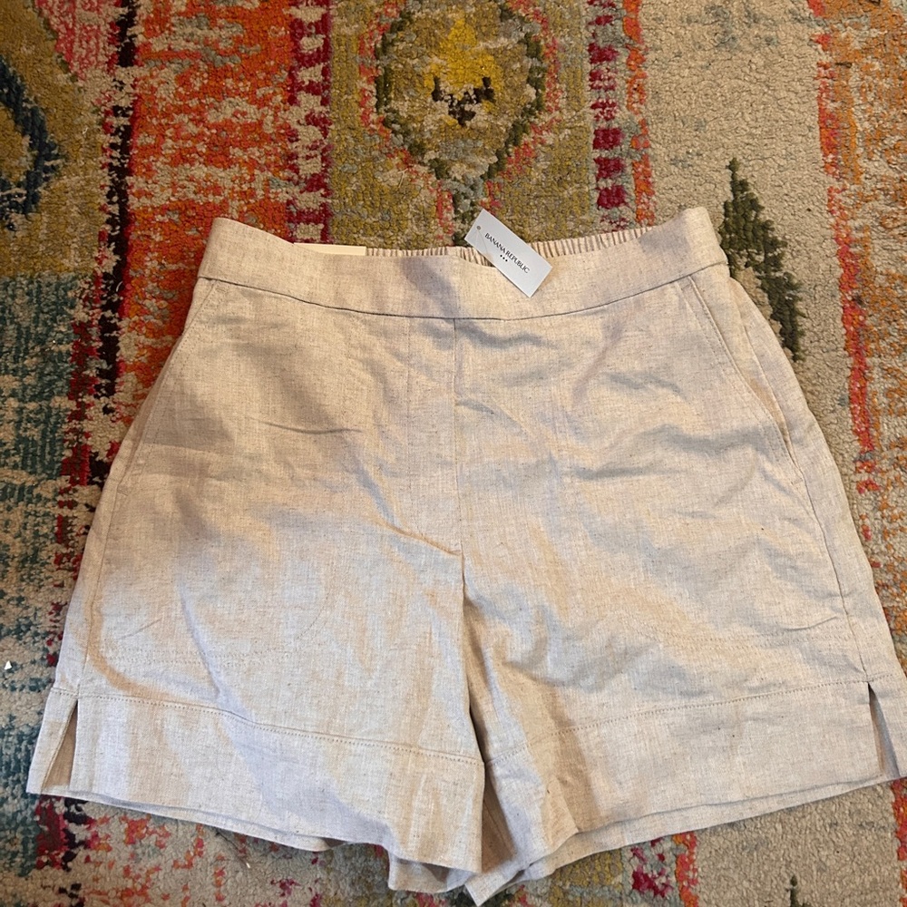 NWT Banana Republic Women’s cream LINEN-BLEND PULL-ON SHORT. Size S